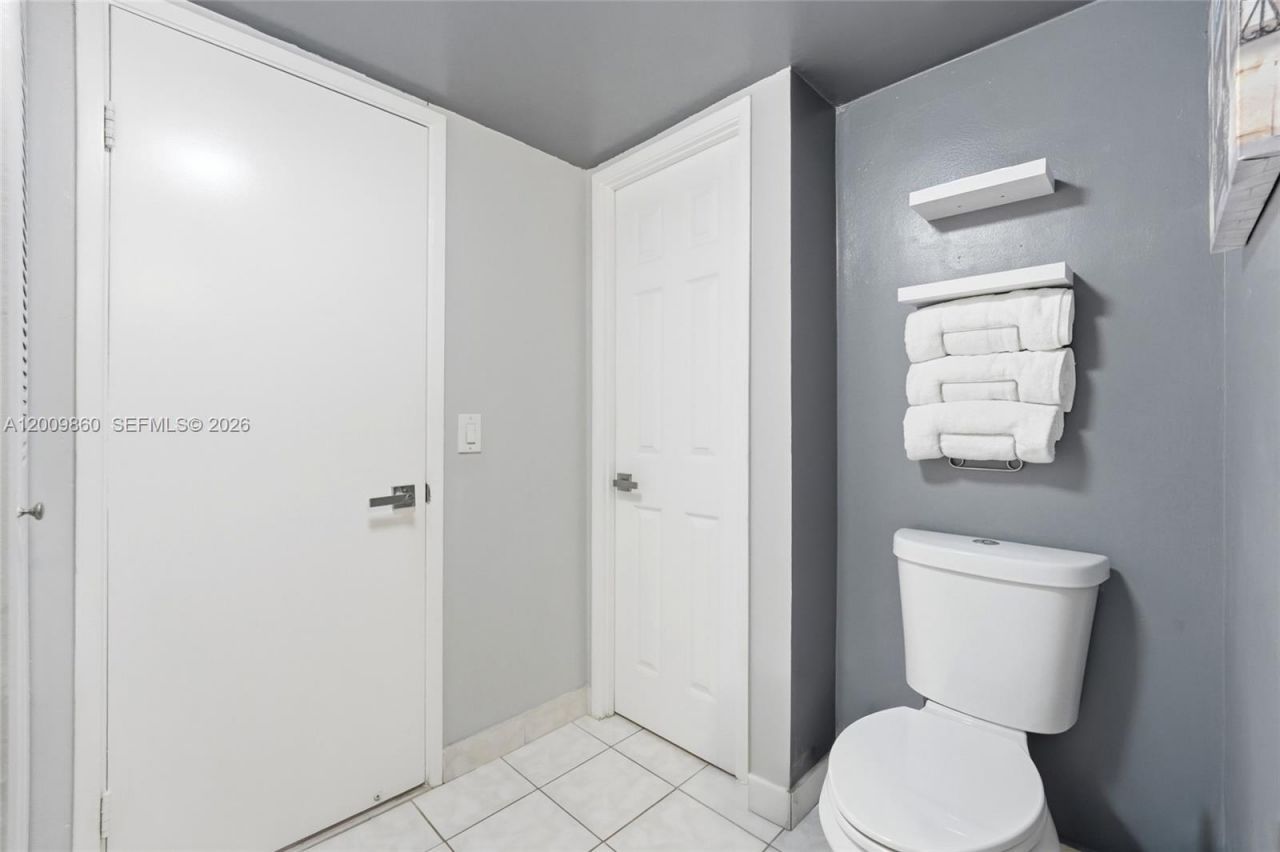 1301 NE Miami Gardens Dr , Unit 315W, Miami, FL 33179 Photo