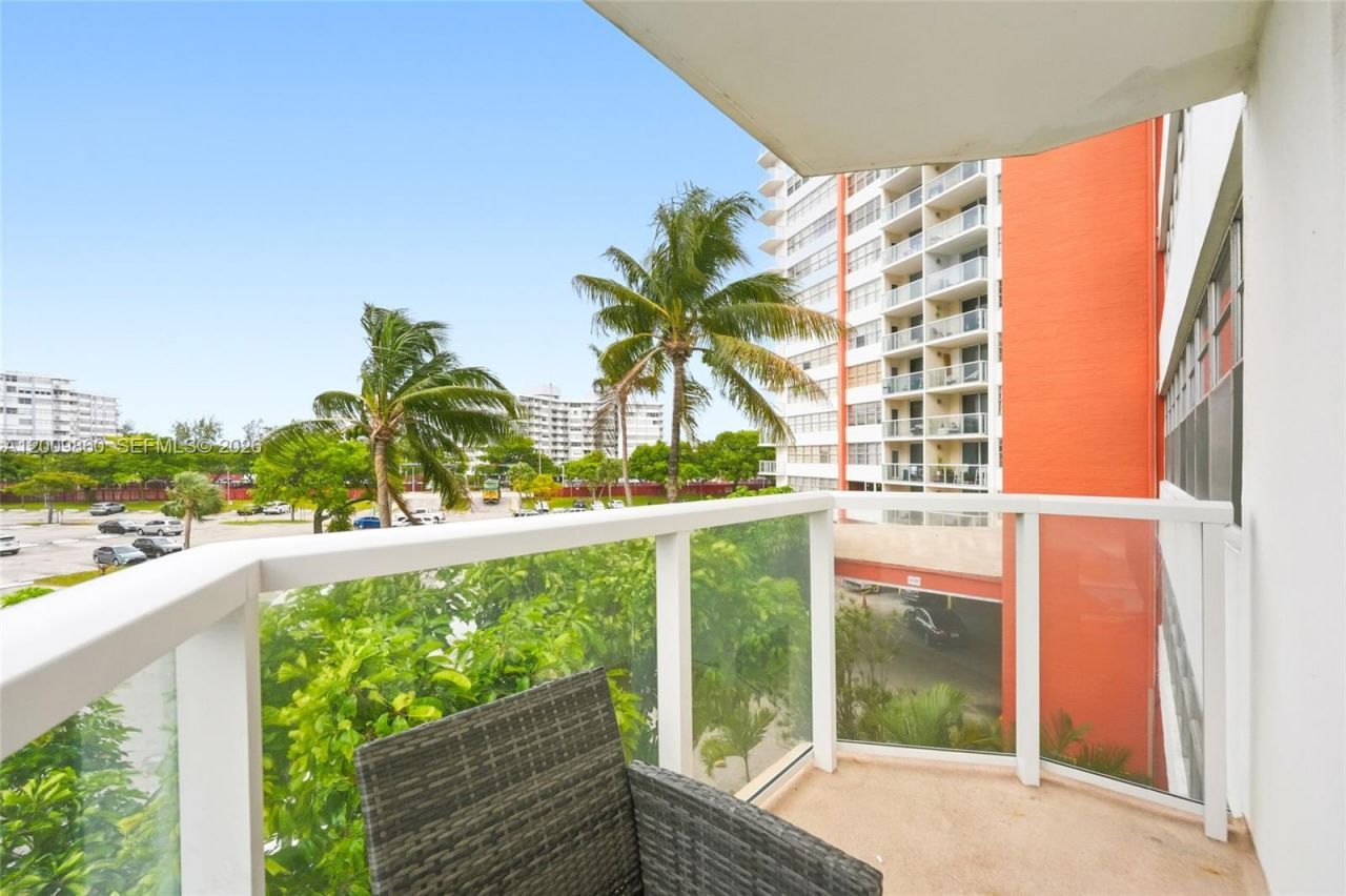 1301 NE Miami Gardens Dr , Unit 315W, Miami, FL 33179 Photo