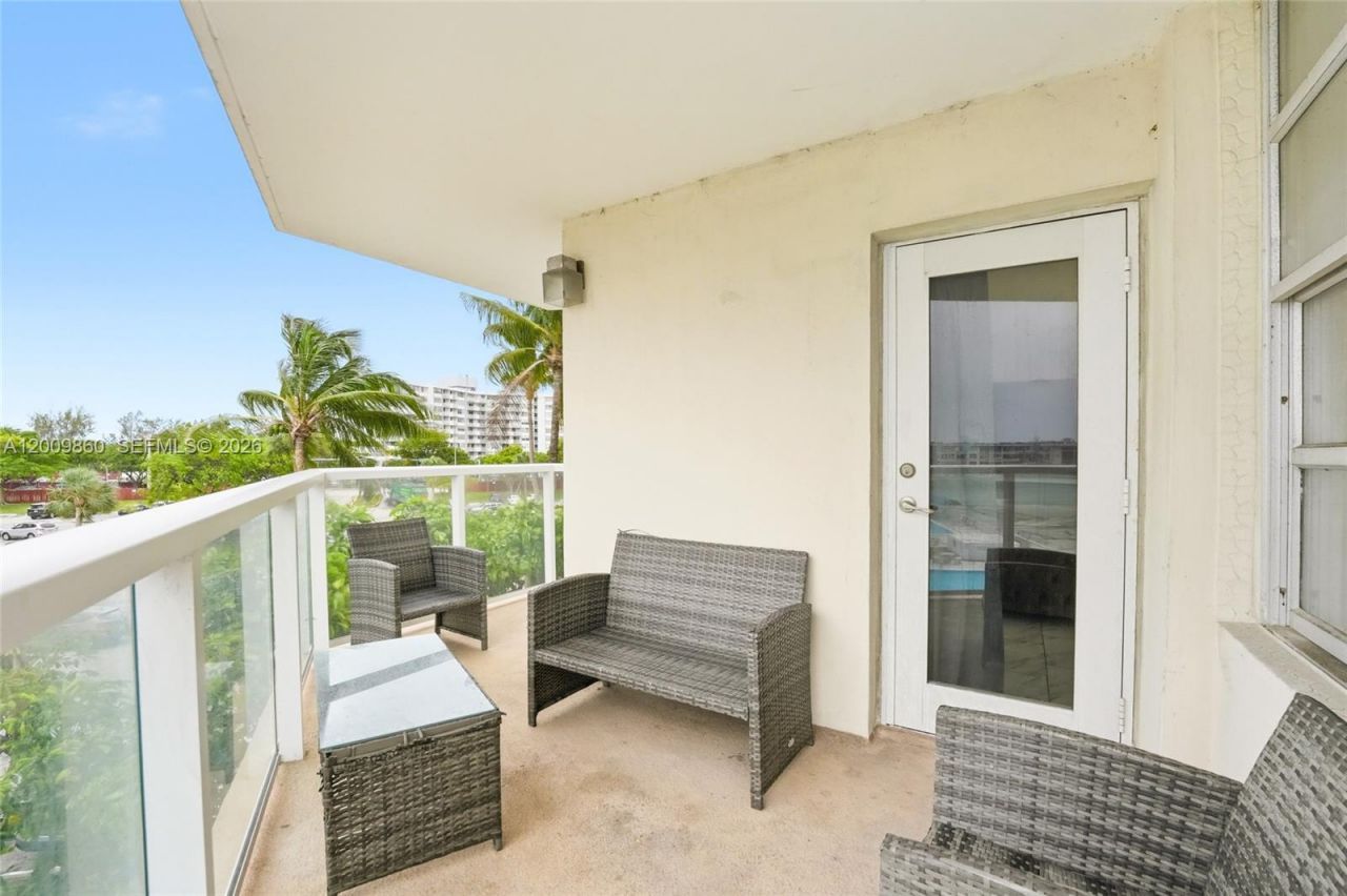 1301 NE Miami Gardens Dr , Unit 315W, Miami, FL 33179 Photo