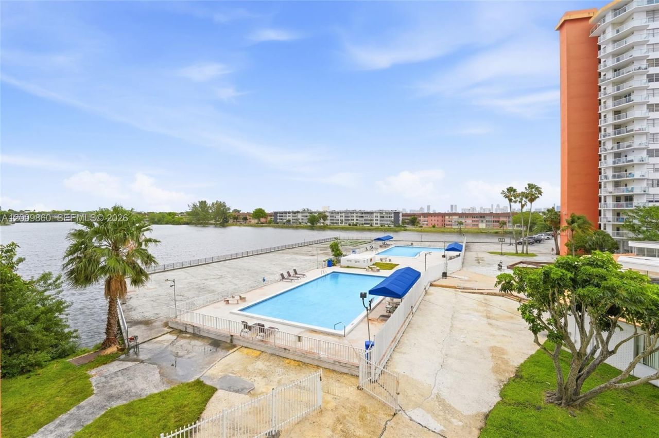 1301 NE Miami Gardens Dr , Unit 315W, Miami, FL 33179 Photo