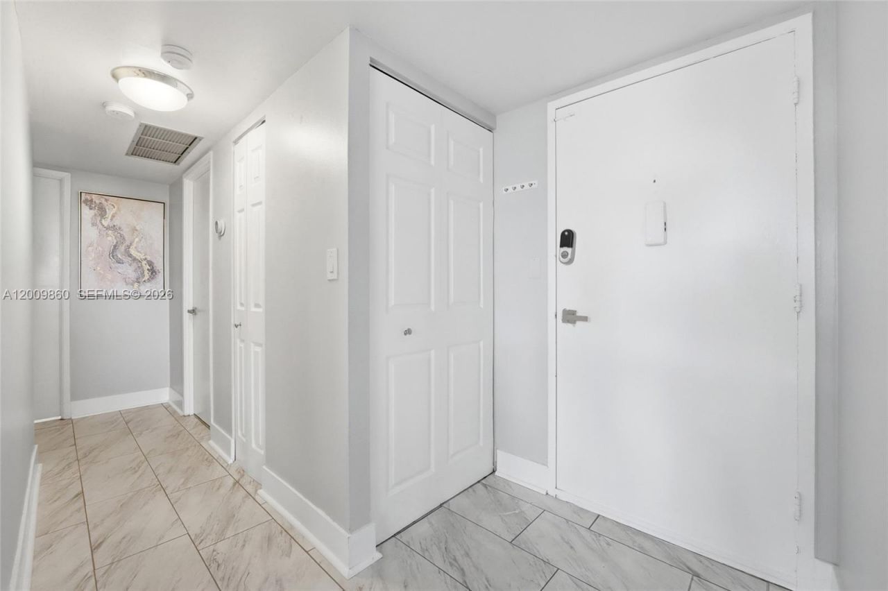 1301 NE Miami Gardens Dr , Unit 315W, Miami, FL 33179 Photo