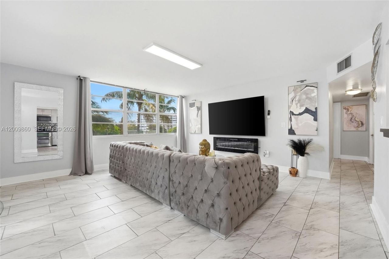 1301 NE Miami Gardens Dr , Unit 315W, Miami, FL 33179 Photo