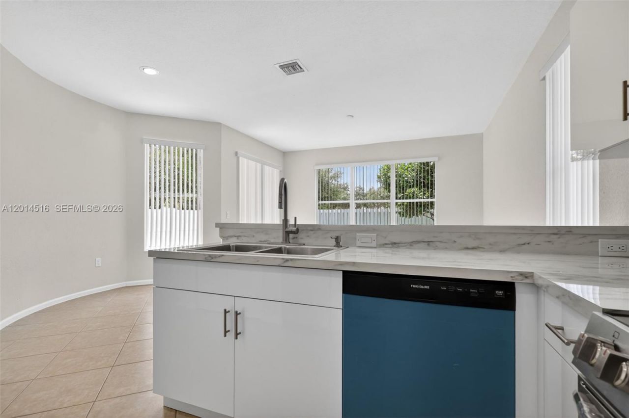 16398 SW 27th St, Miramar, FL 33027 Photo
