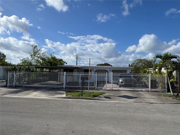 222 W 37th St , Hialeah, FL 33012
