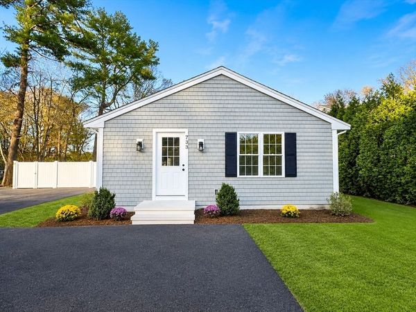 733 Monponsett St, Hanson, MA 02341