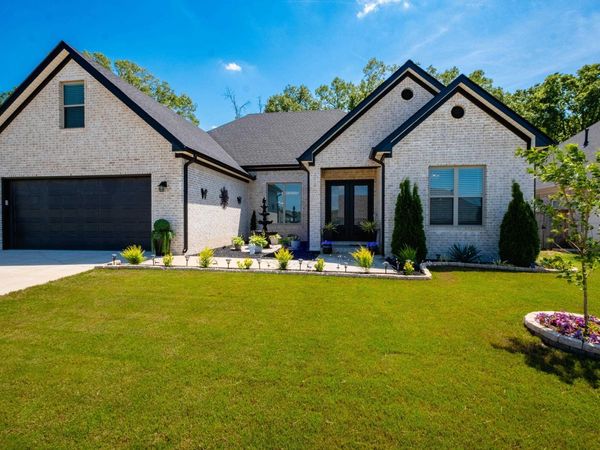 86 Lucia Lane, Maumelle, AR 72113