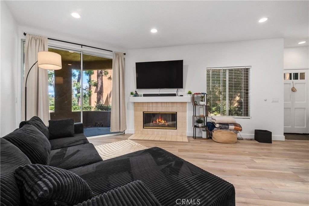 43 Auburn Aisle, Irvine, CA 92612 Main Photo
