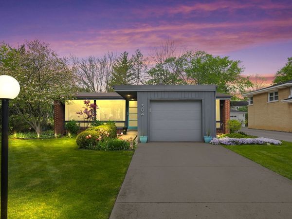 304 S Mount Prospect Road , Mount Prospect, IL 60056