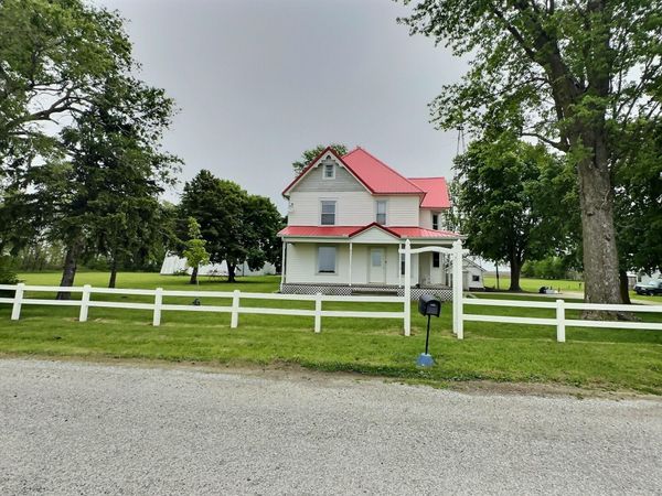 14463 S 150 W , Kentland, IN 47951
