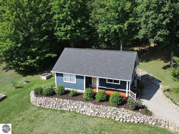 8350 Horn Road E, Lake Leelanau, MI 49653