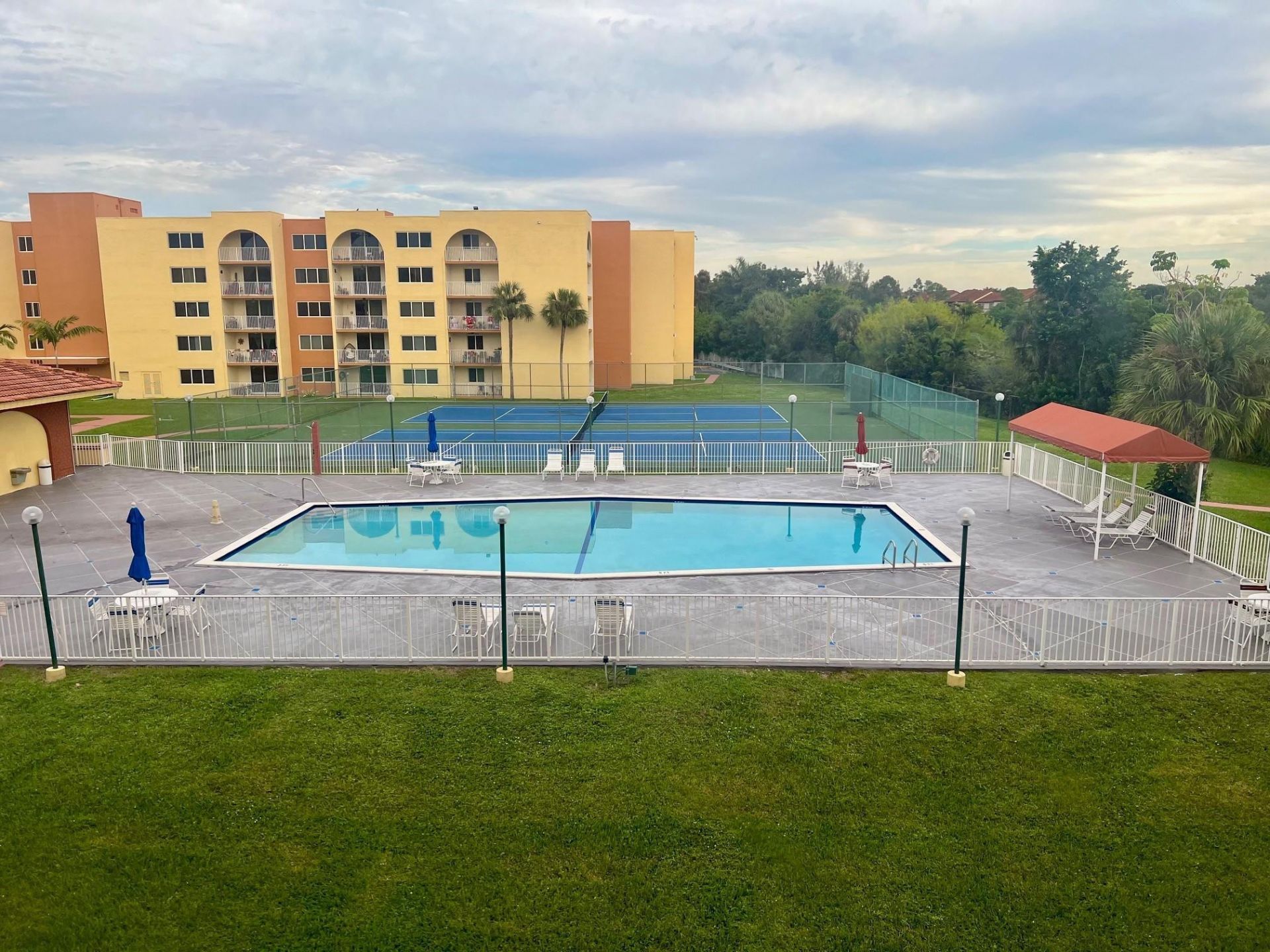 7000 NW 186th Street, Unit 4-325, Hialeah, FL 33015 Photo