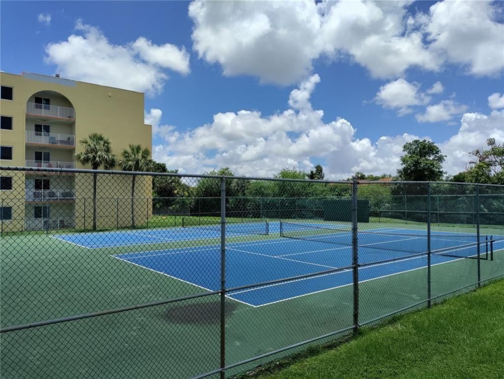 7000 NW 186th Street, Unit 4-325, Hialeah, FL 33015 Photo
