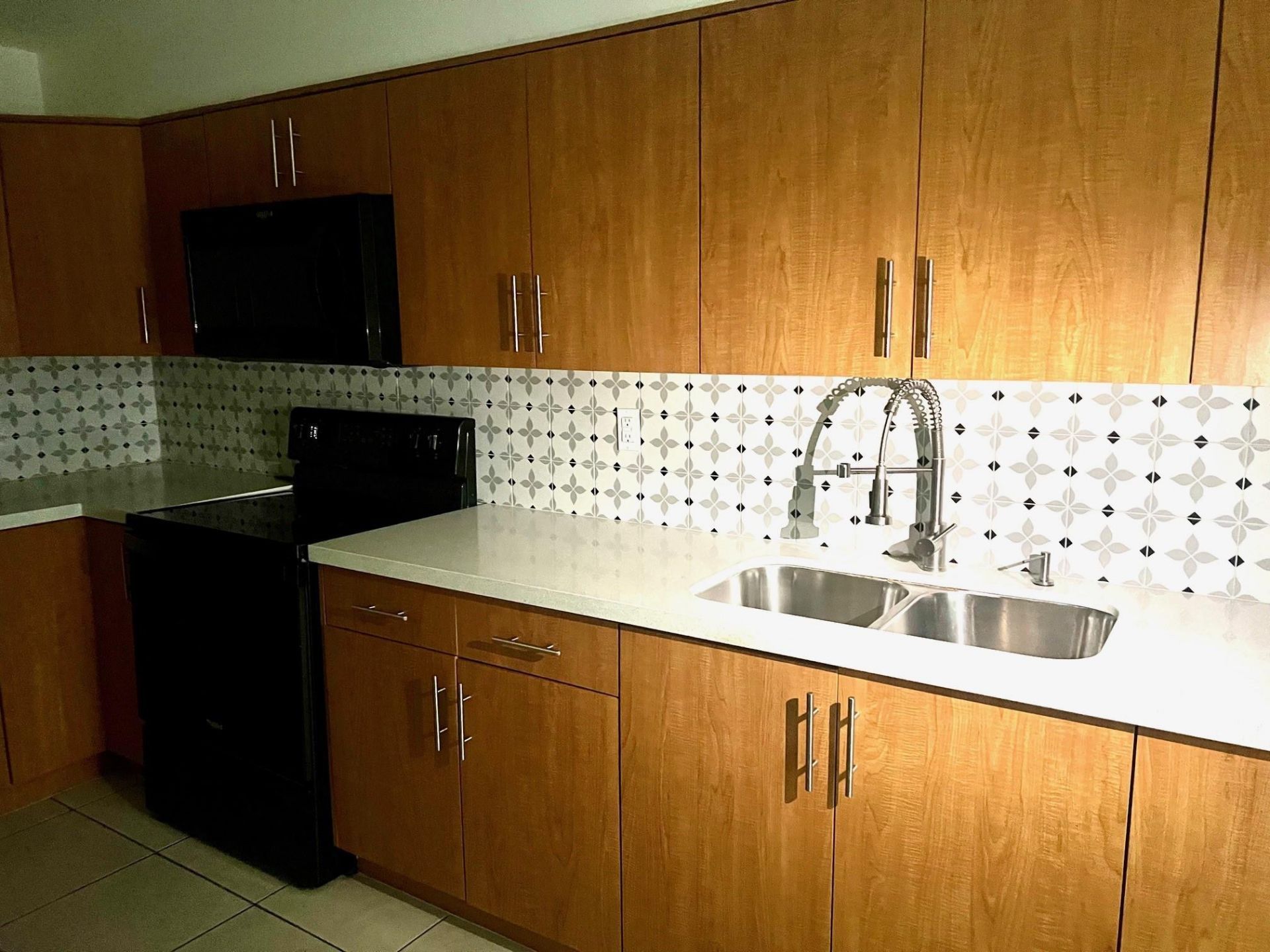 7000 NW 186th Street, Unit 4-325, Hialeah, FL 33015 Photo