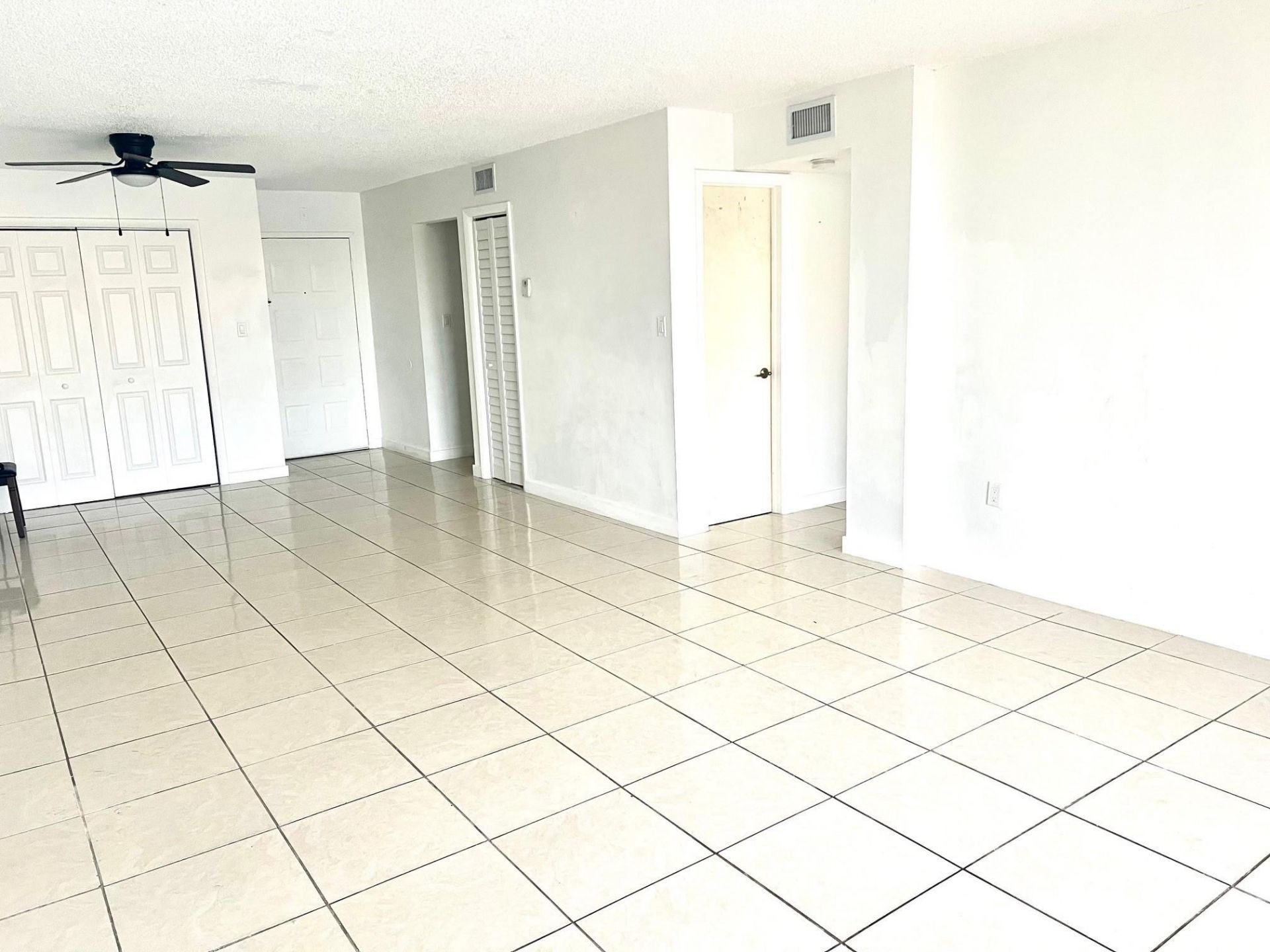7000 NW 186th Street, Unit 4-325, Hialeah, FL 33015 Photo