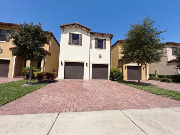 5213 NW 50th Terrace, Tamarac, FL 33319