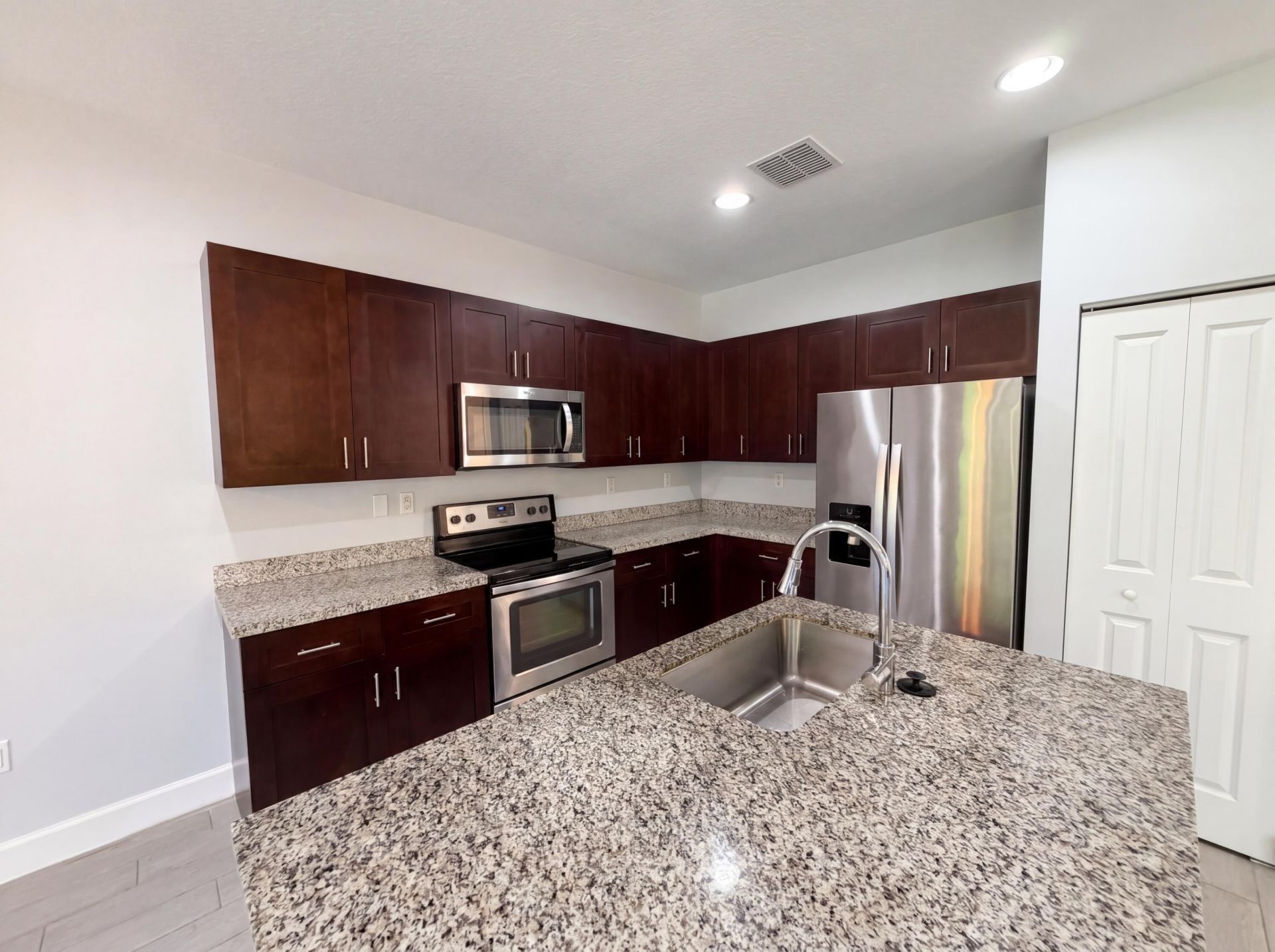 5213 NW 50th Terrace, Tamarac, FL 33319 Photo