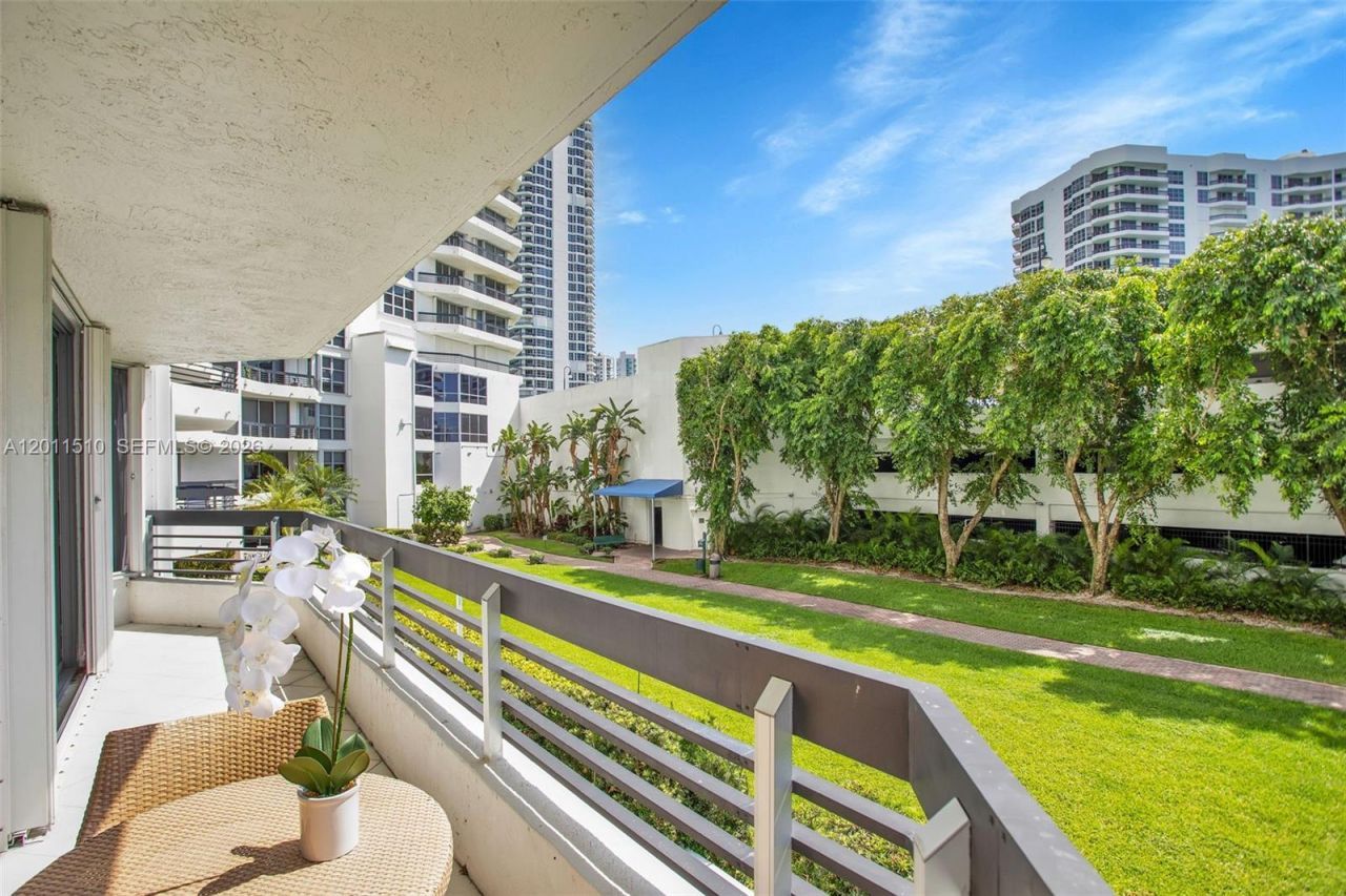 3530 Mystic Pointe Dr , Unit 214, Aventura, FL 33180 Photo