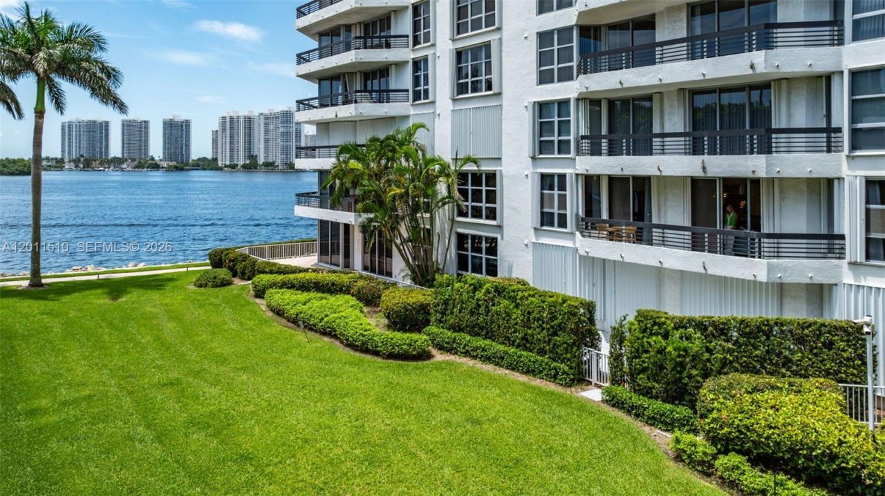 3530 Mystic Pointe Dr , Unit 214, Aventura, FL 33180 Photo