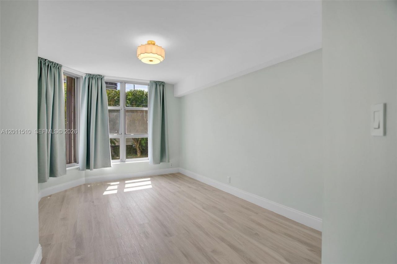 3530 Mystic Pointe Dr , Unit 214, Aventura, FL 33180 Photo