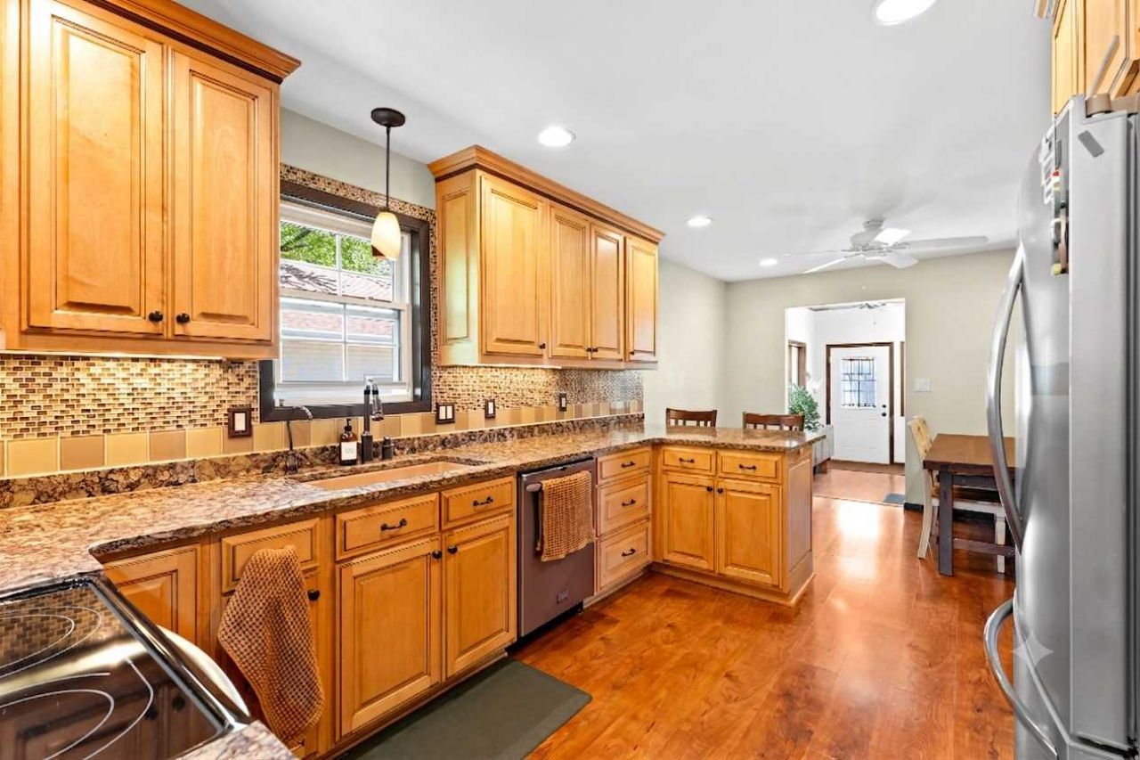 319 7th Street SW, Eyota, MN 55934