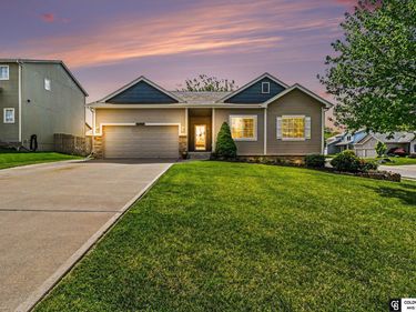 13702 Williamsburg Drive, Bellevue, NE 68123