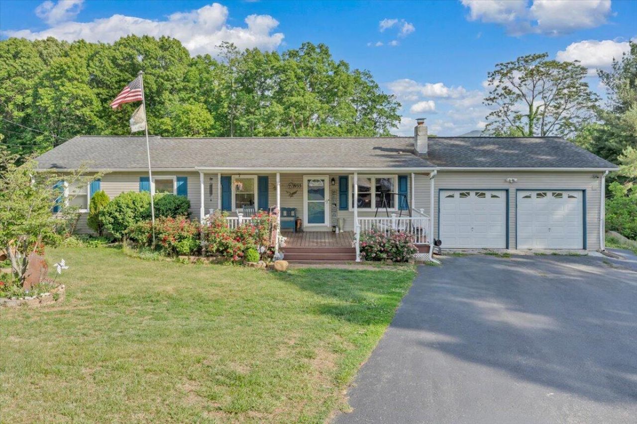 933 Martin Mcneil Rd, Salem, VA 24153 Main Photo