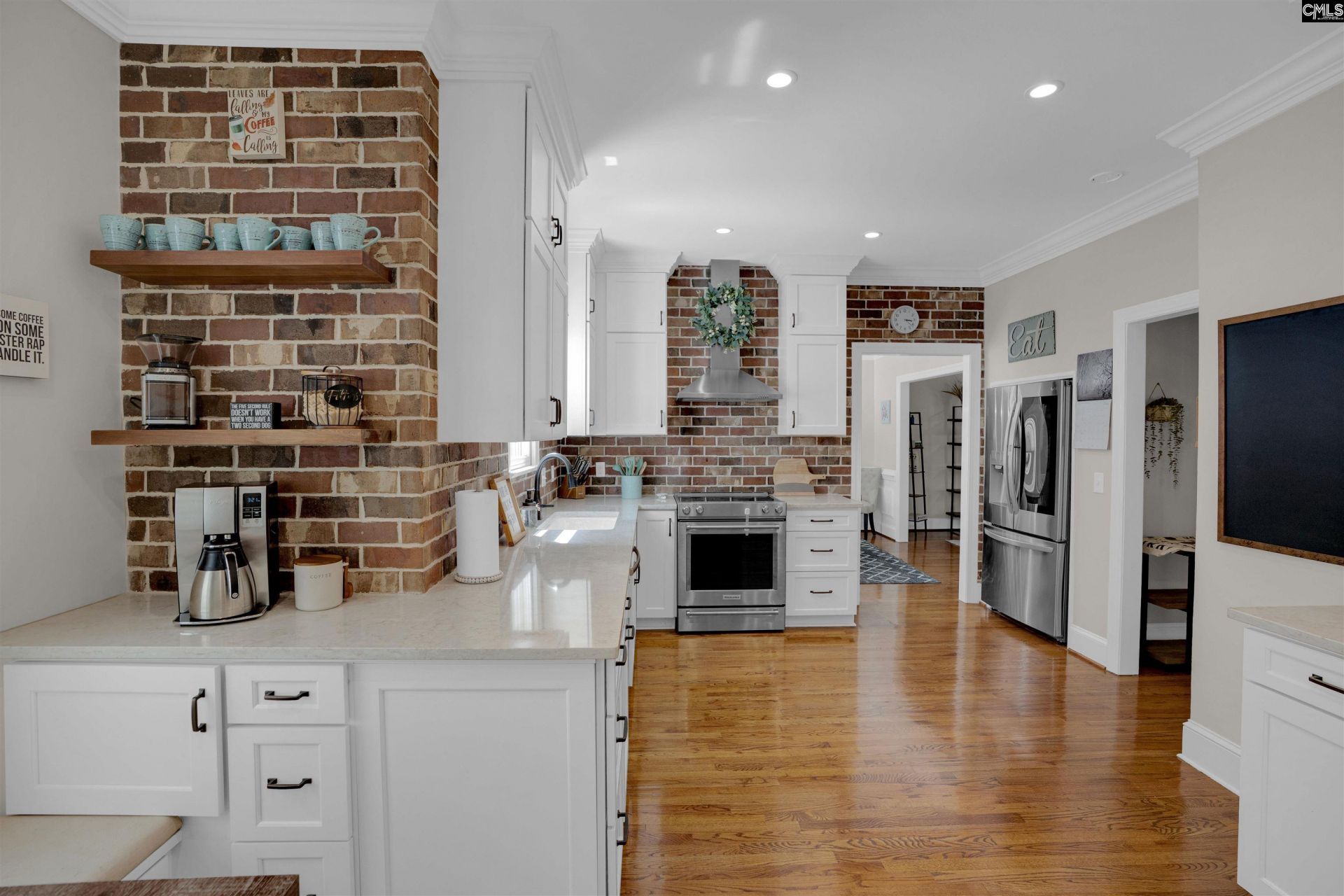 305 Barberry Drive  Photo 10