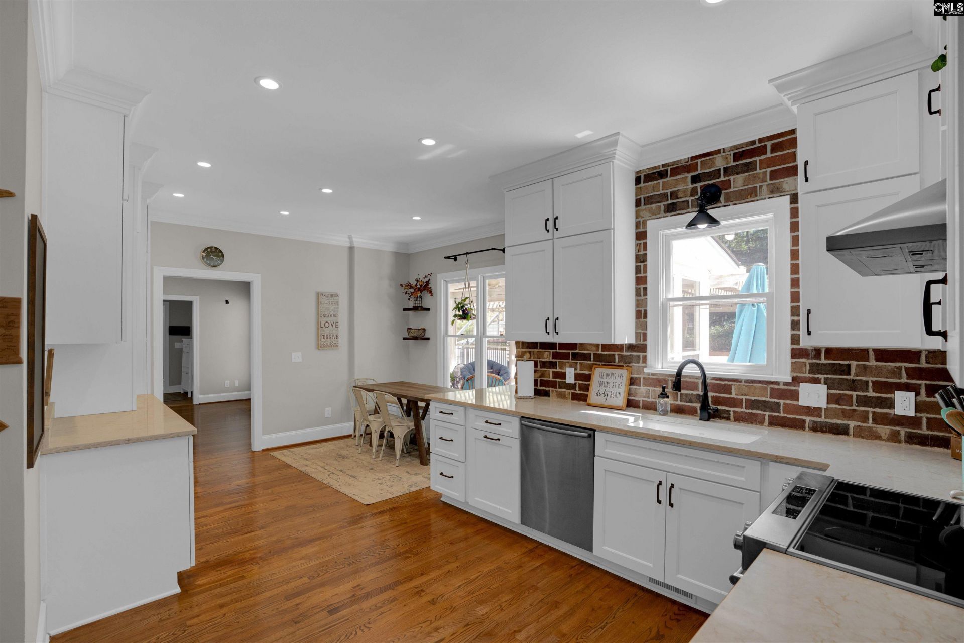 305 Barberry Drive  Photo 11