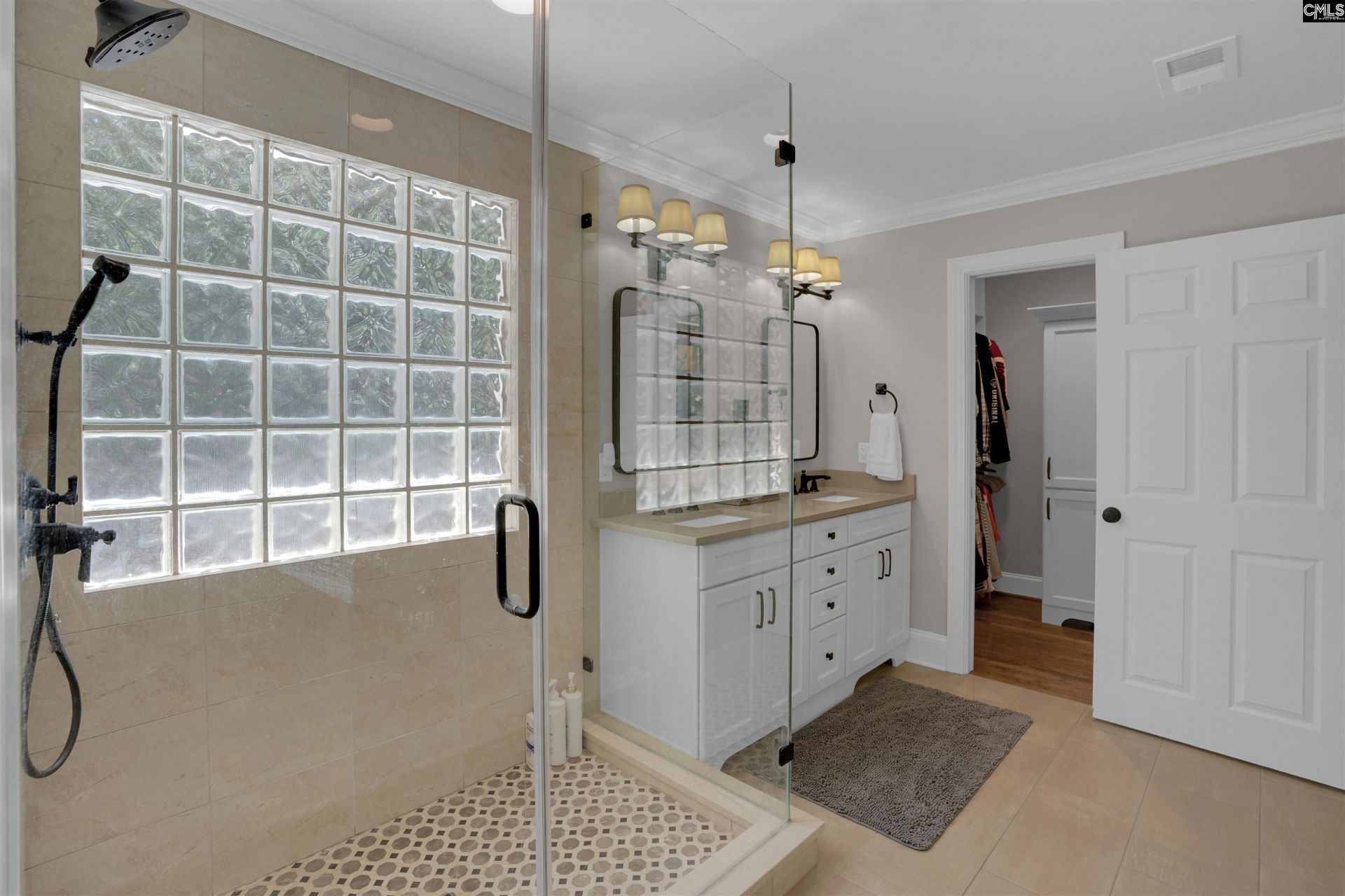 305 Barberry Drive  Photo 19