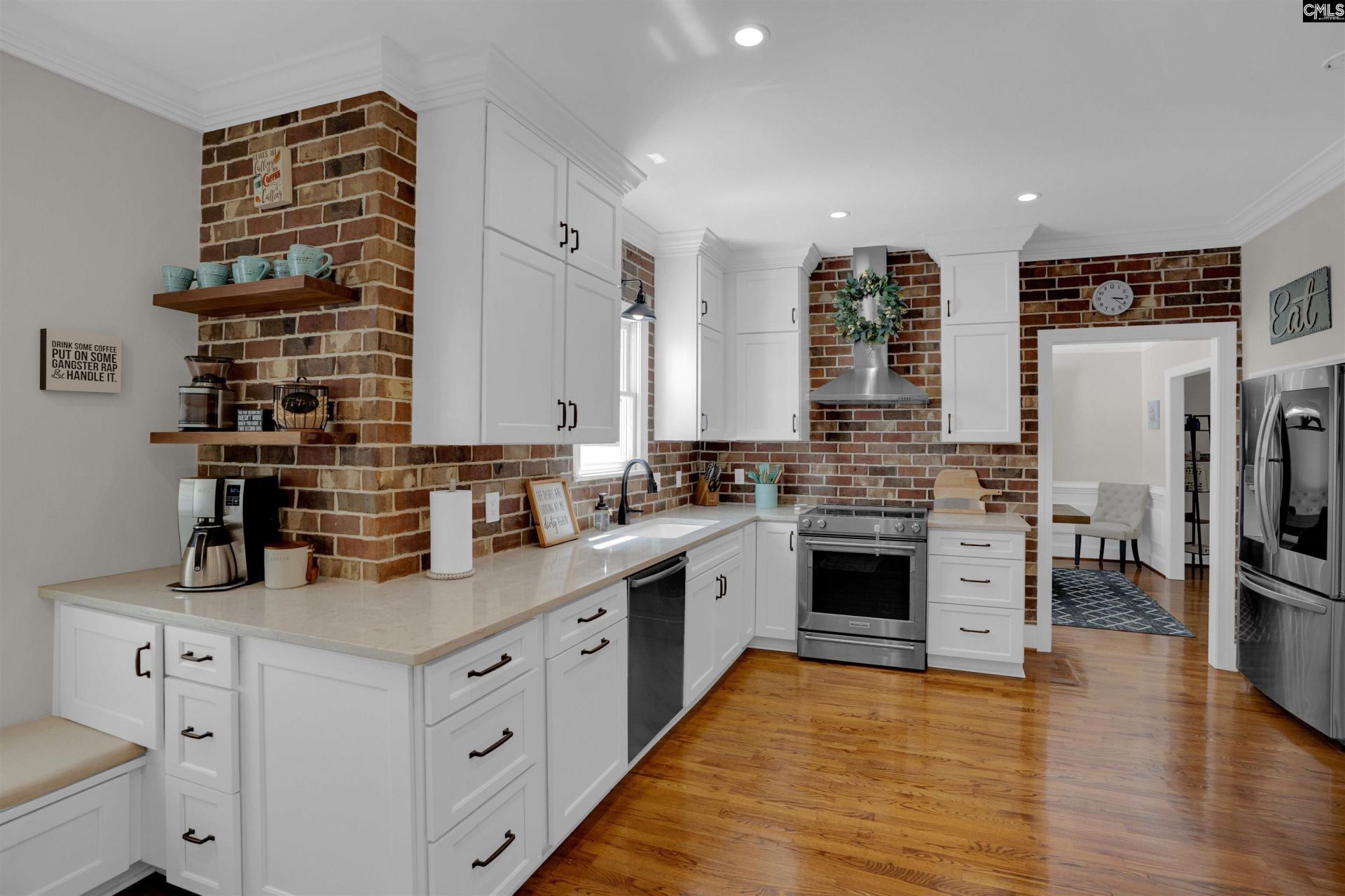 305 Barberry Drive  Photo 9