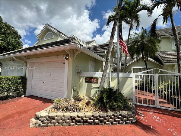 4745 NW 98th Pl , Doral, FL 33178