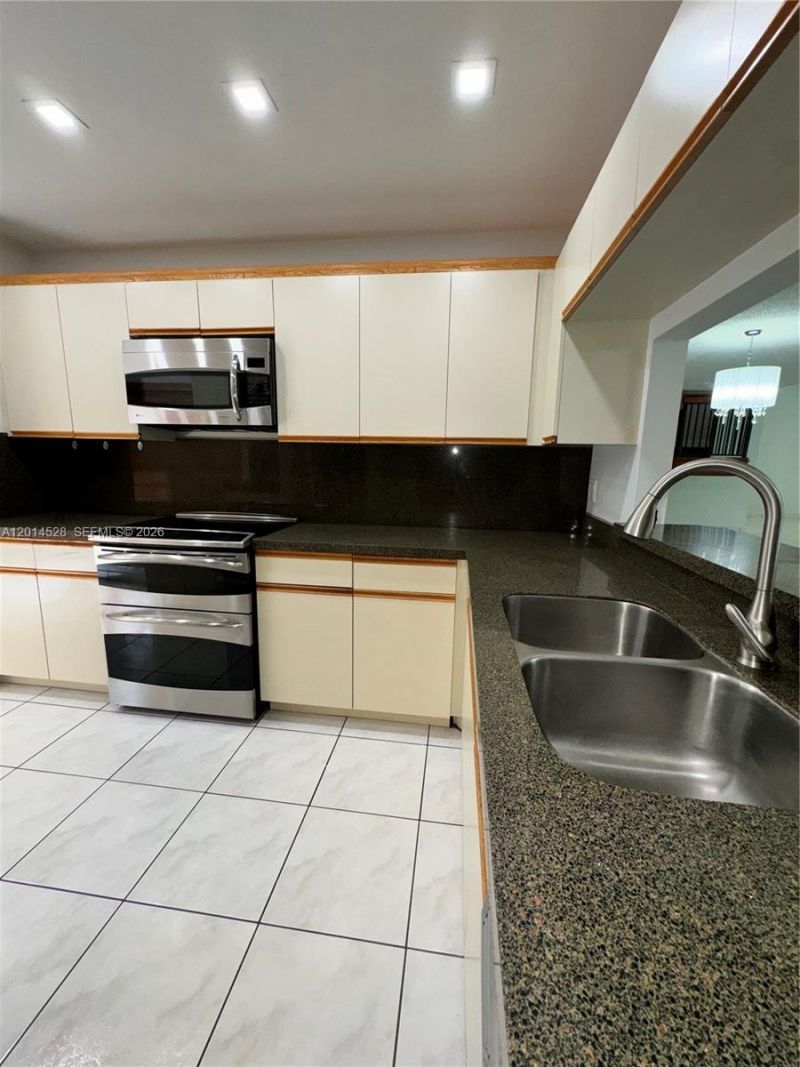 4745 NW 98th Pl, Doral, FL 33178 Photo