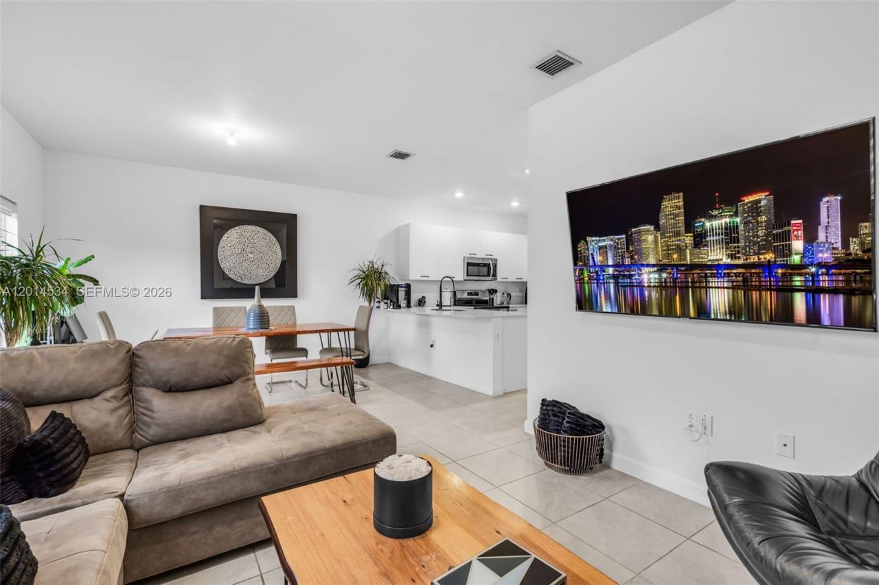 12586 NW 22nd Pl , Unit 12586, Miami, FL 33167 Photo