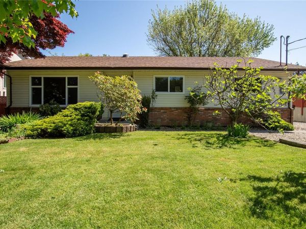 8071 Queen St , Crofton, BC V0R 1R0