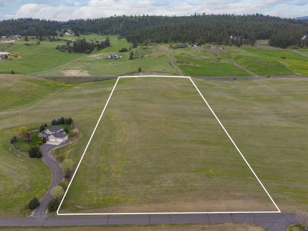 9905 E Peone Landing Ln, Mead, WA 99201