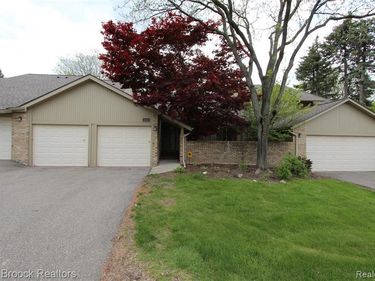 4029 Foxpointe Drive, West Bloomfield Twp, MI 48323