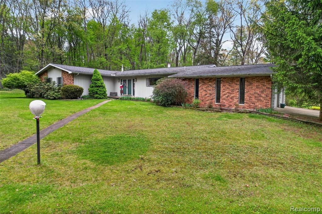 10467 Mcgregor Road, Hamburg Township, MI 48169 Main Photo