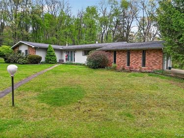10467 McGregor Road, Hamburg Twp, MI 48169