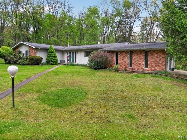 10467 McGregor Road , Hamburg Twp, MI 48169