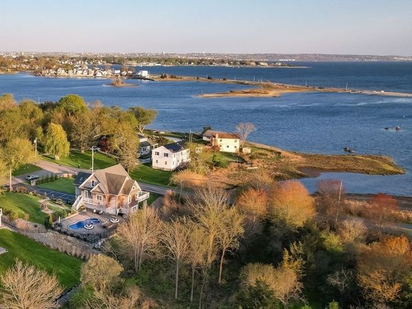 517 Pearse Rd, Swansea, MA 02777