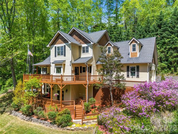 128 Churchill Downs Drive, Fairview, NC 28730