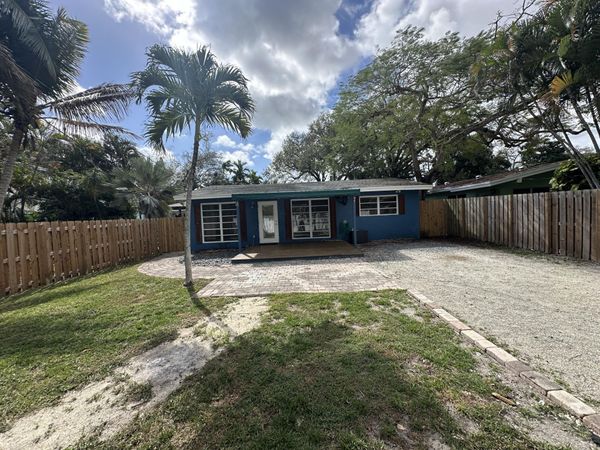 1424 SW 9th Street, Fort Lauderdale, FL 33312