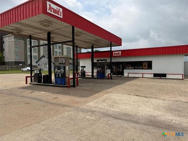 3011 S Laurent Street , Victoria, TX 77901