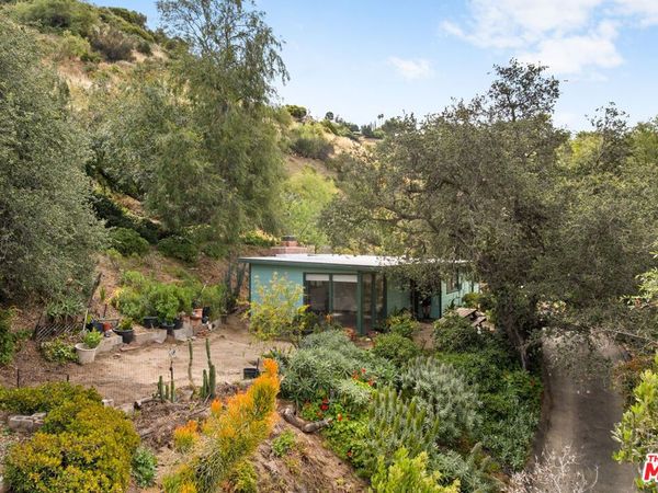 9738 Commerce Avenue, Tujunga, CA 91042