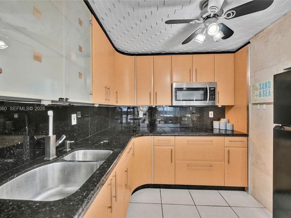 6039 Collins Ave , Unit 621, Miami Beach, FL 33140