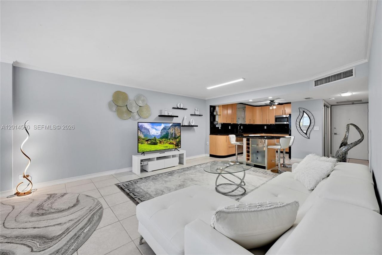 6039 Collins Ave, Unit 621, Miami Beach, FL 33140 Photo