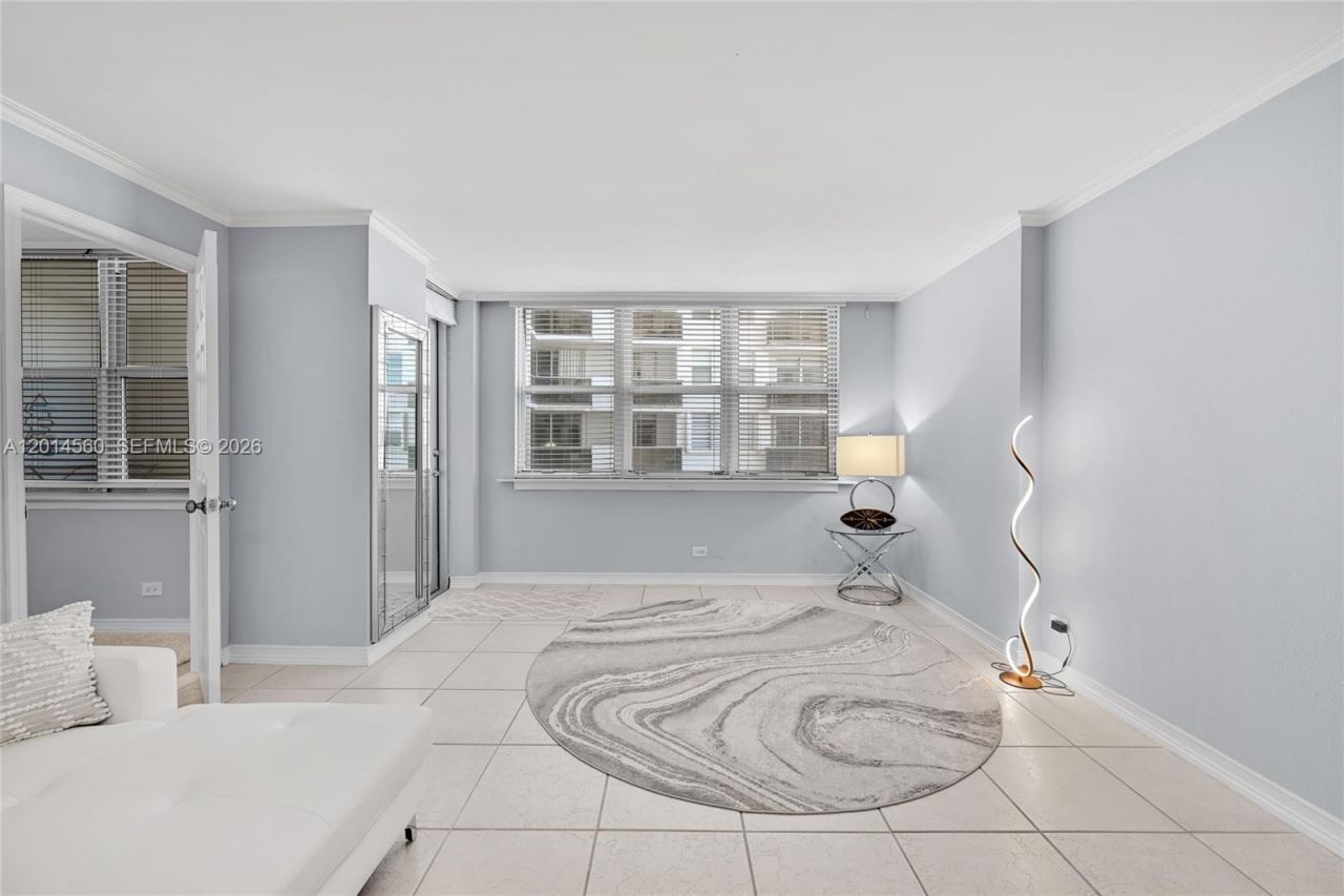 6039 Collins Ave, Unit 621, Miami Beach, FL 33140 Photo
