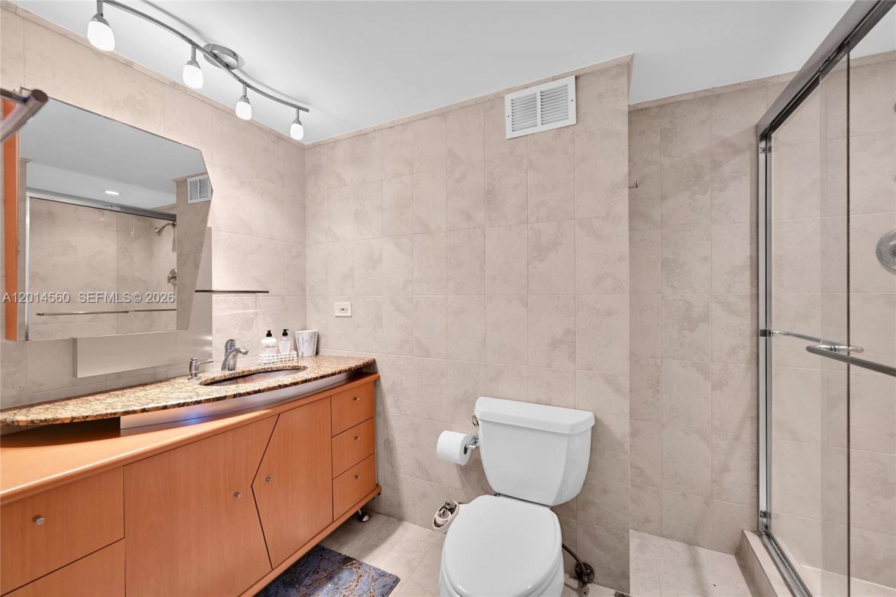6039 Collins Ave, Unit 621, Miami Beach, FL 33140 Photo