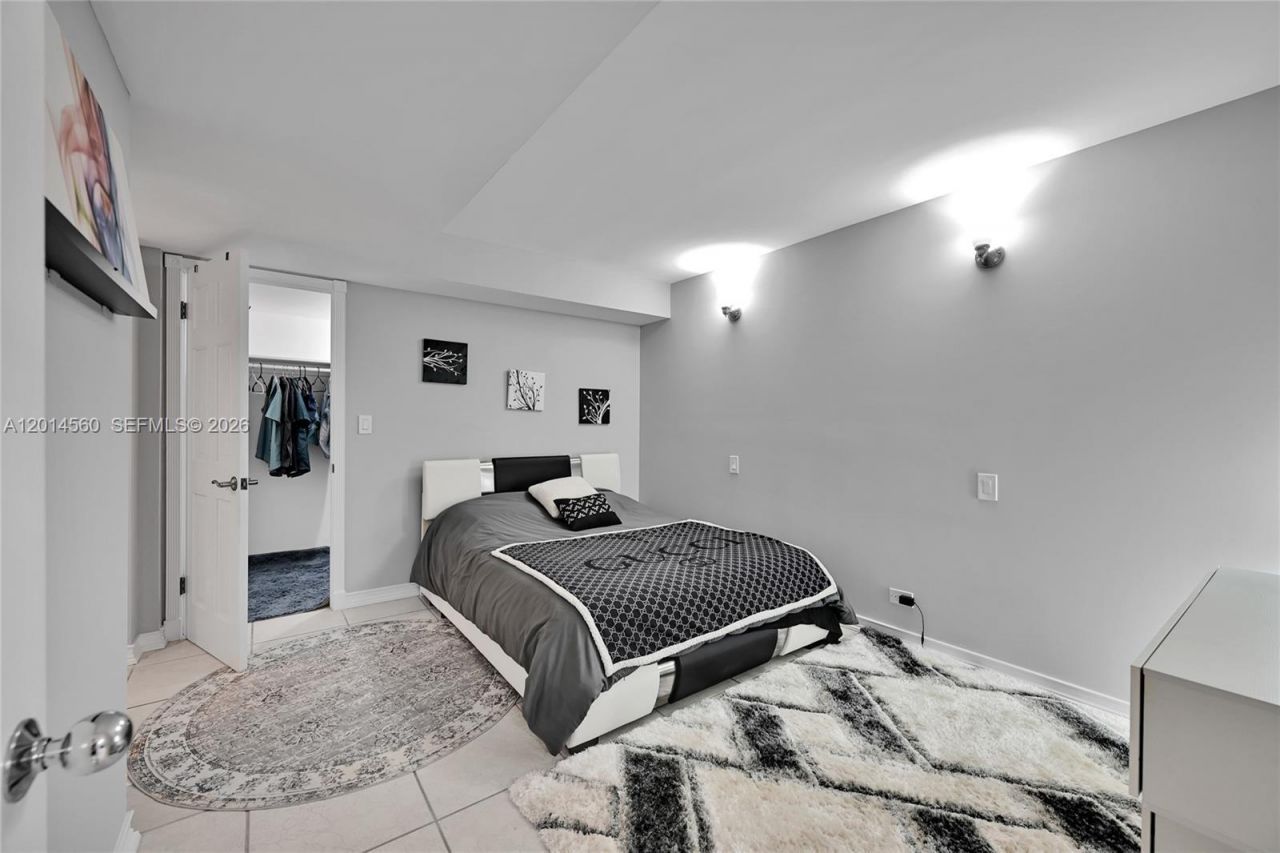 6039 Collins Ave, Unit 621, Miami Beach, FL 33140 Photo