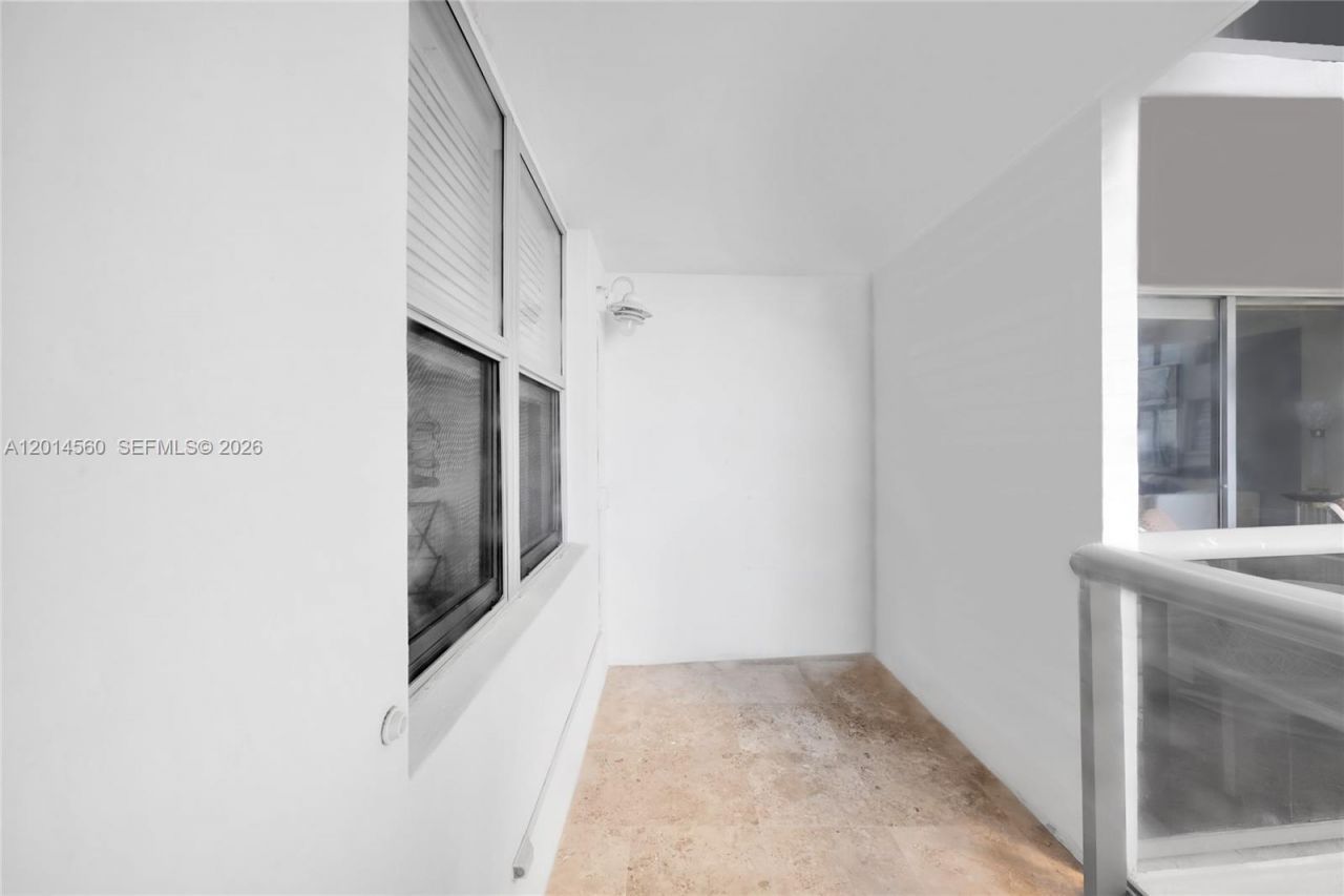 6039 Collins Ave, Unit 621, Miami Beach, FL 33140 Photo